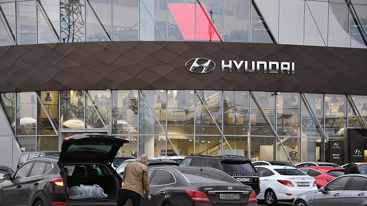 Hyundai не приняла решения по выкупу заводов в России, сообщил источник