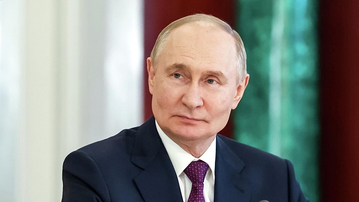 Путин поручил создать комфортные трудовые условия в культурных комплексах