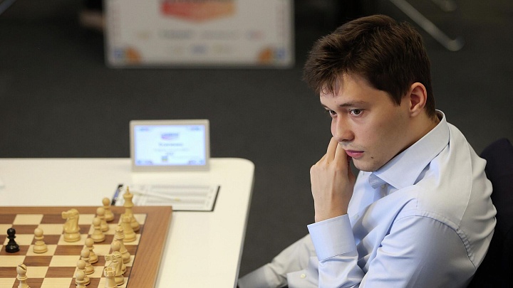 Есипенко потерпел третье поражение на турнире претендентов